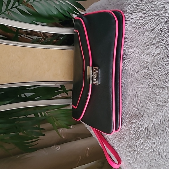 Apt. 9 Beautiful Clutch ❤️ - Picture 3 of 6